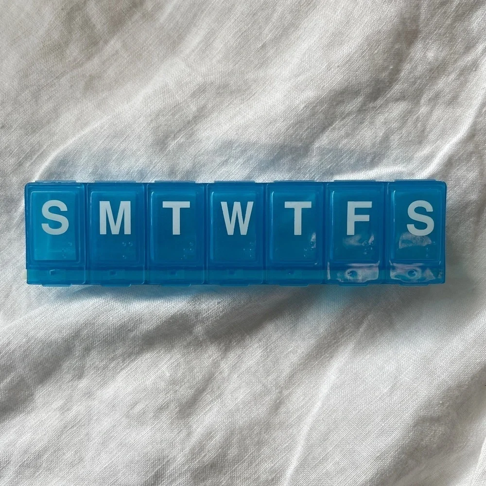 Weekly 7-Day Pill Organizer, Days of the Week Locked Container